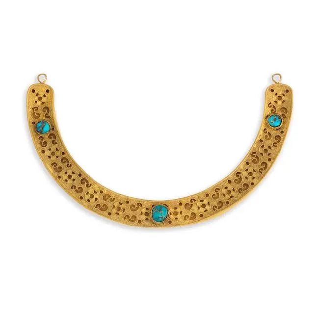 A rare Golden Horde turquoise-inlaid gold necklace Central Asia, 13th/ 14th Century: A rare Golden Horde turquoise-inlaid gold necklace Central Asia, 13th/ 14th Century of crescent form, decorated in filigree with repeated medallion motifs interspersed by foliate scrollwork, set with 