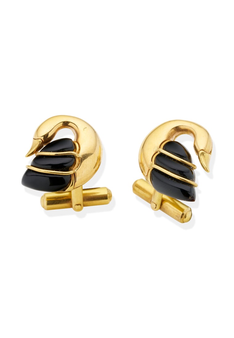 Gold and onyx cufflinks (1 of 1)