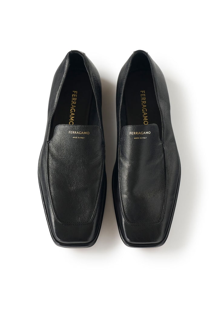 Ferragamo | black leather loafers size 10 1/2 EEE: Ferragamo | black leather loafers size 10 1/2 EEE in 100% calfskin, excellent unworn condition, handling scuffs to sole, with dust bags in maker's box For further information on this lot please visit 