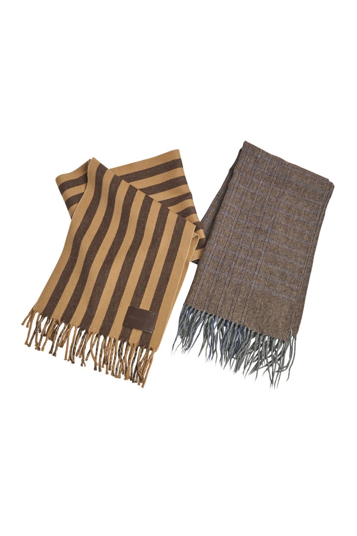 Louis Vuitton and Gucci | Two gentlemen's scarves: Louis Vuitton and Gucci | Two gentlemen's scarves A pure cashmere camel-and-brown striped scarf by Louis Vuitton, together with a Gucci scarf in Alpaca and wool blend. (2) For further information on t