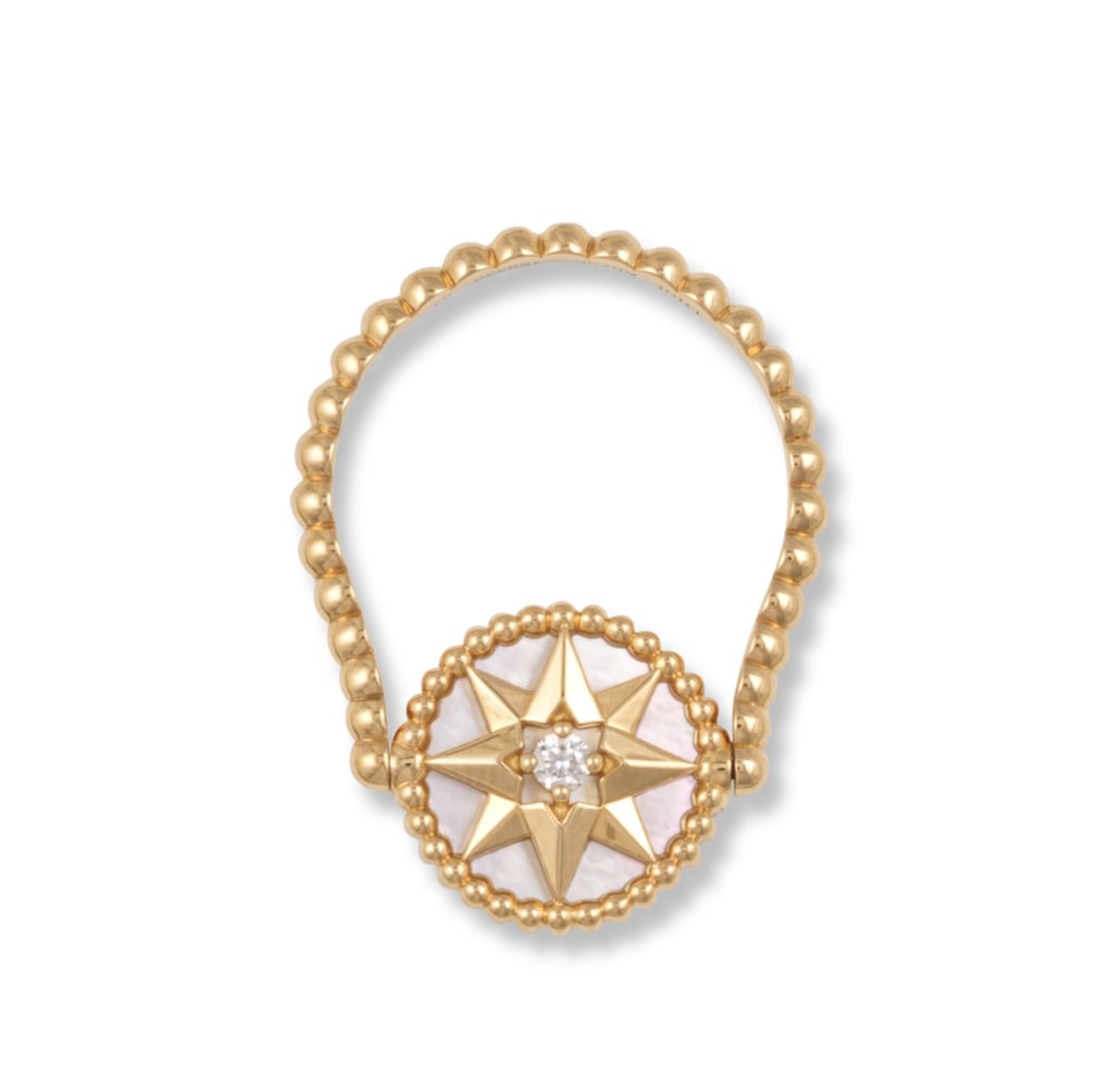 Christian Dior. Bague Rose des Vents en or jaune 750 °/°°, nacre et diamant. Chri...: Christian Dior. Bague Rose des Vents en or jaune 750 °/°°, nacre et diamant. Christian Dior. Rose des Vents ring in 750/1000 yellow gold, mother-of-pearl and diamond. Condition grade: A