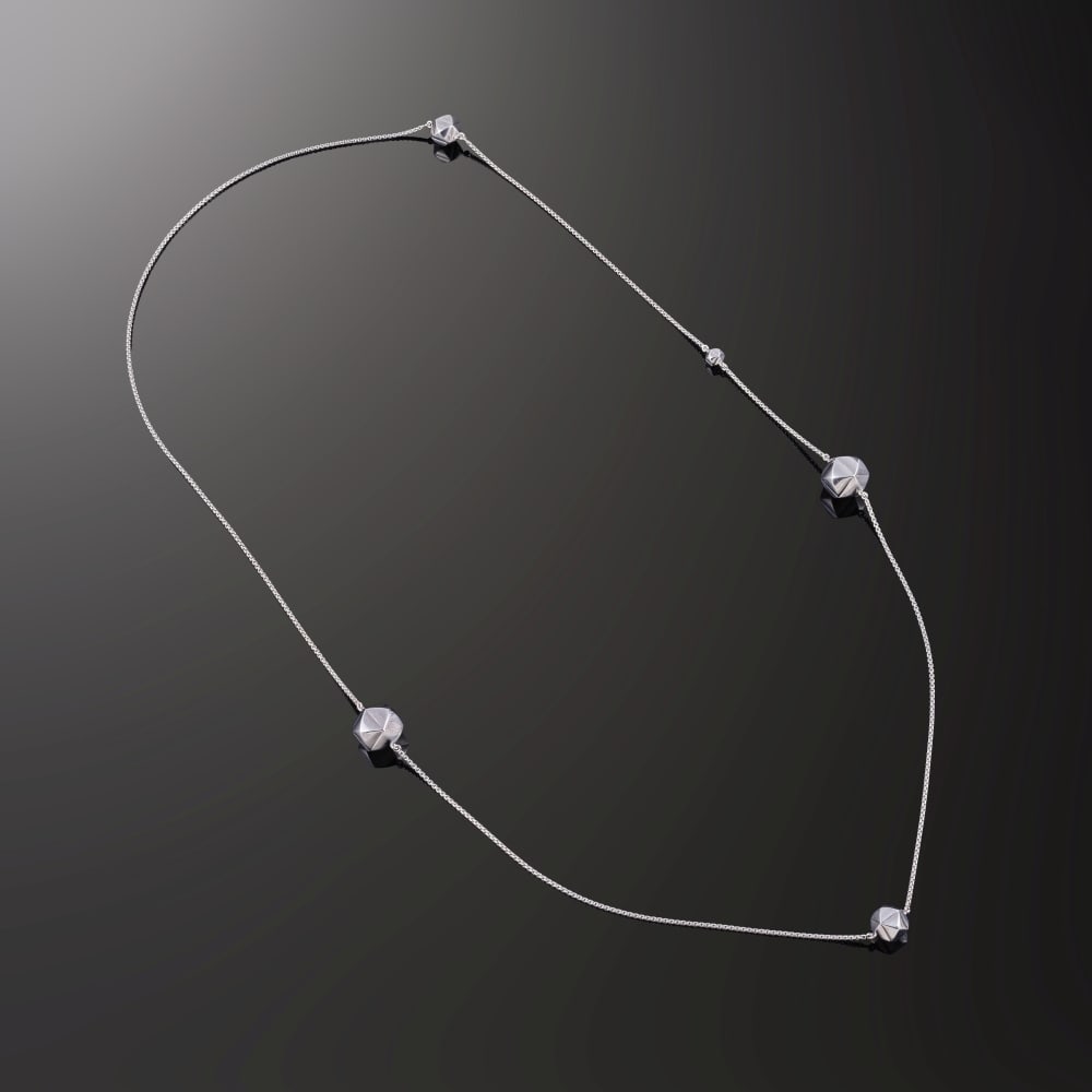 Hermès Paris. Sautoir Météore en argent 925 °/°°. Hermès Pari...: Hermès Paris. Sautoir Météore en argent 925 °/°°. Hermès Paris. Meteor necklace in 925 sterling silver. Condition grade: A -. Poids/Weight total: 55,57 gr. Long./Len