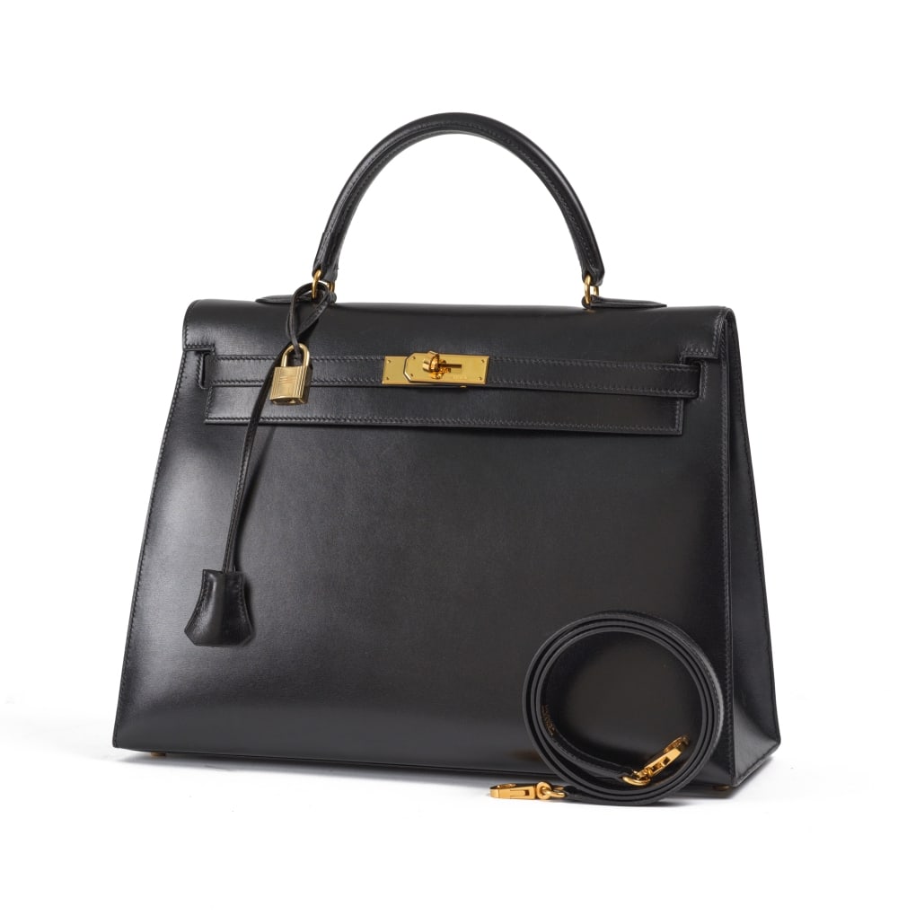 Hermès Paris, année 1997. Sac Kelly Sellier 35 en box noir. Hermès Paris, year 19...: Hermès Paris, année 1997. Sac Kelly Sellier 35 en box noir. Hermès Paris, year 1997. Kelly Sellier 35 bag in black box leather. Condition grade: A -. Bandoulière, cadenas et cl