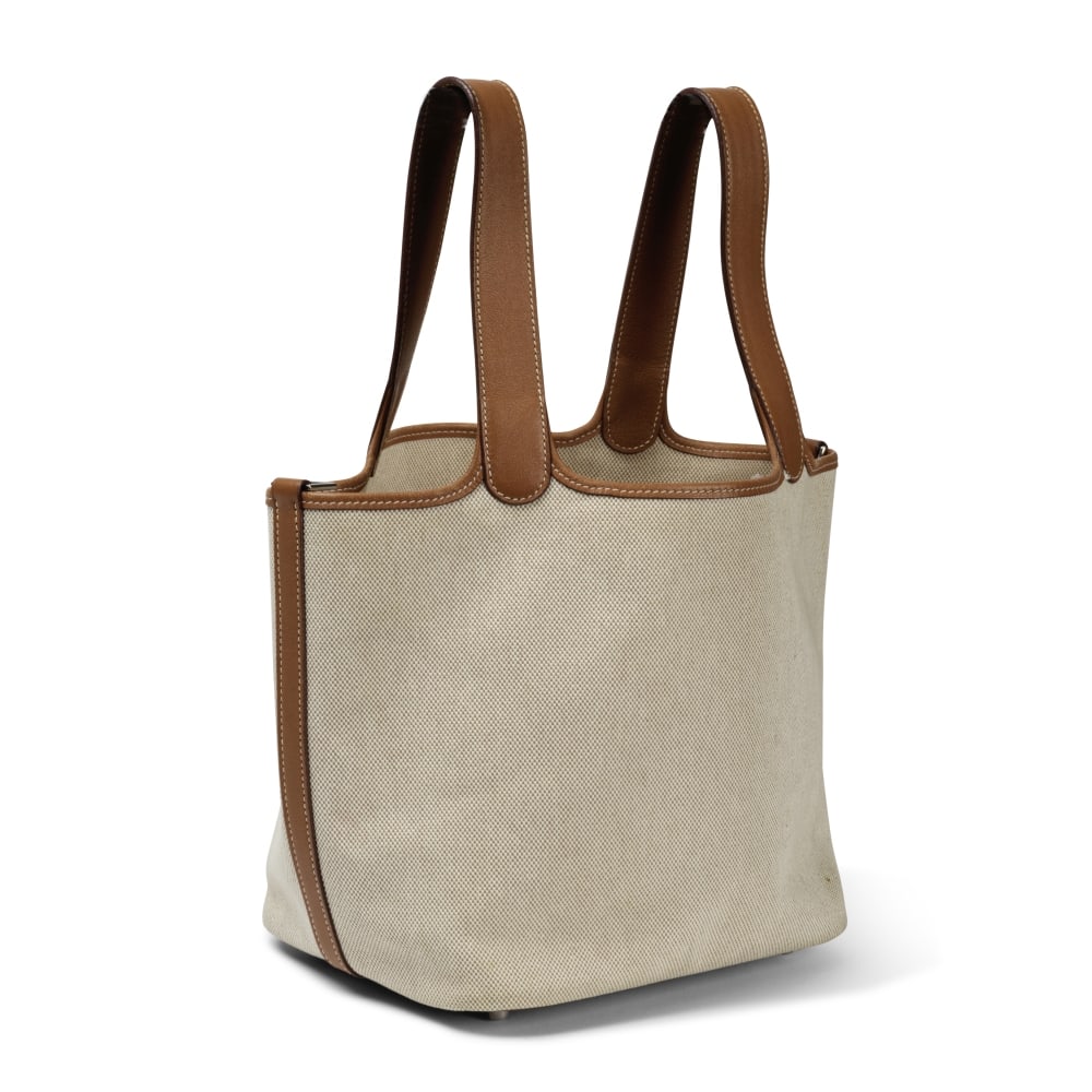 Hermès Paris, année 2007. Picotin 22 toile chinée beige et veau Swift camel. Herm...: Hermès Paris, année 2007. Picotin 22 toile chinée beige et veau Swift camel. Hermès Paris, year 2007. Picotin 22 beige mottled canvas and camel Swift calfskin. Modèle ans cade