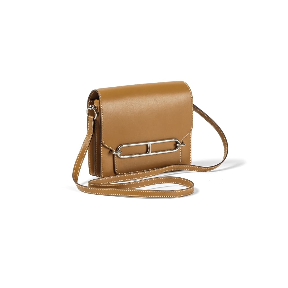 Hermès Paris, année 2020. Sac Roulis en veau Sable Butler Naturel. Hermès Paris,...: Hermès Paris, année 2020. Sac Roulis en veau Sable Butler Naturel. Hermès Paris, year 2020. Roulis bag in Sable Butler Natural calfskin. Garnitures en métal palladié, anse ban