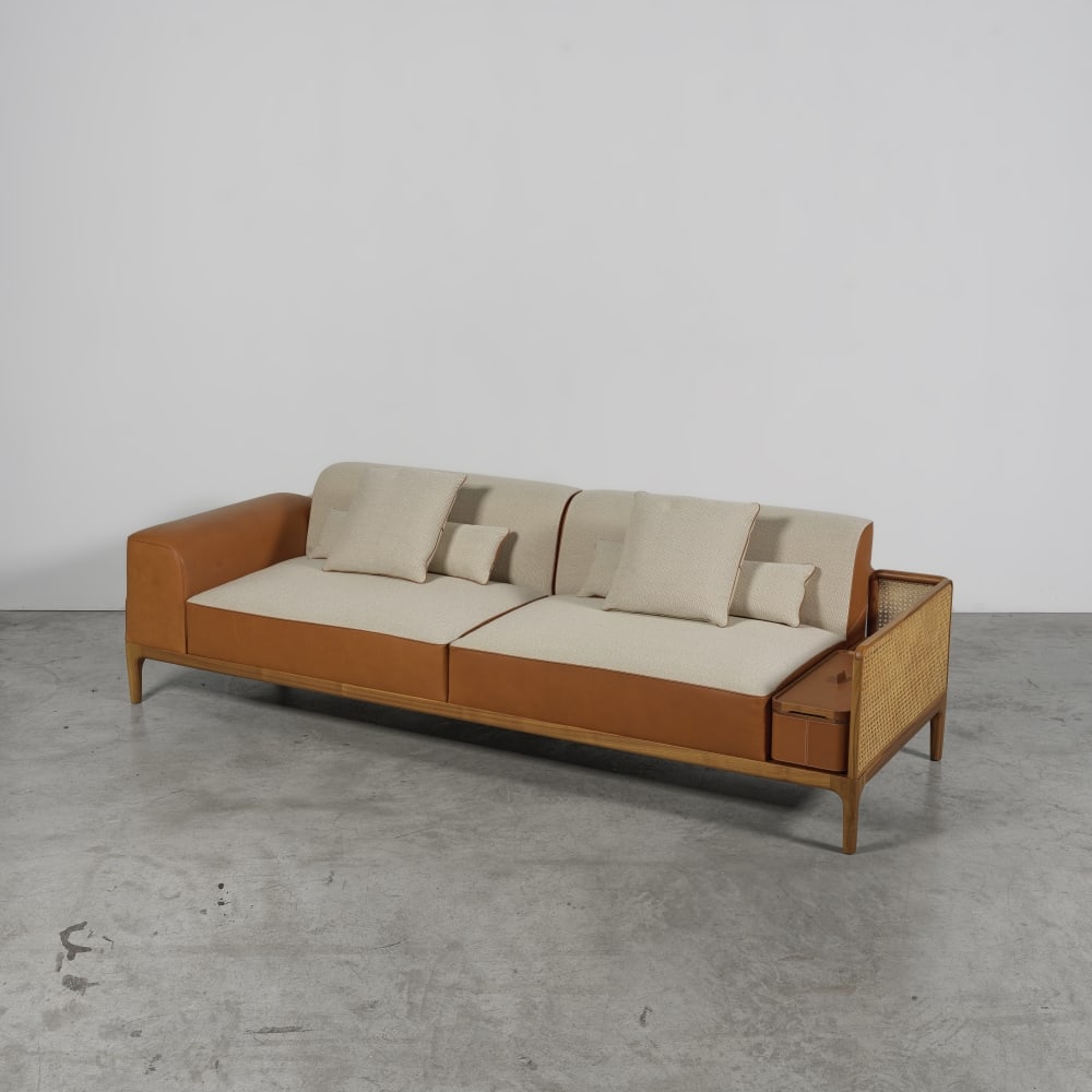 Hermès Paris. Sofa Sellier en toile flammée et taurillon H fauve, cannelle. Hermè... (1 of 1)