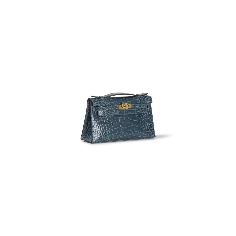 Hermès Paris, année 2016. Pochette Kelly en Alligator Vert Bosphore. Hermès Paris...: Hermès Paris, année 2016. Pochette Kelly en Alligator Vert Bosphore. Hermès Paris, year 2016. Kelly clutch in Bosphorus Green Alligator. Garnitures en métal doré, dustbag et b