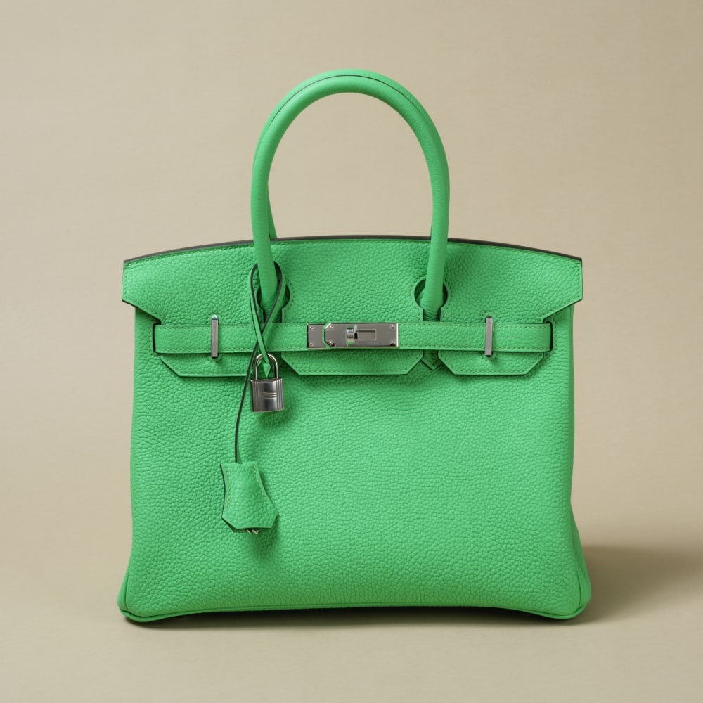 Hermes, Birkin vert comics 30 - including box: Hermès Paris, année 2024. Birkin 30 en veau Togo Vert Comics. Hermès Paris, year 2024. Birkin 30 in Green Comics Togo calfskin. Garnitures en métal palladié, cadenas, clé
