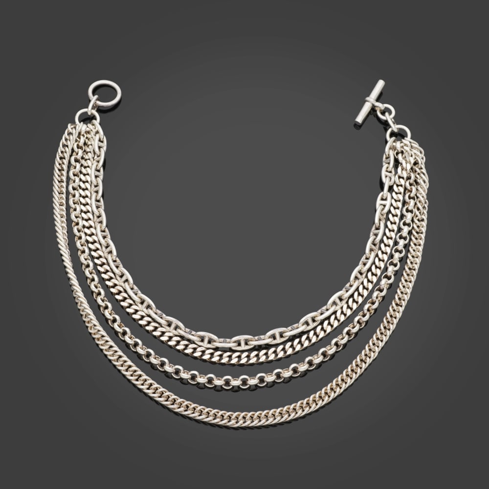 Hermès Paris. Collier 4 rangs de chaines en argent 925 °°. Hermès Paris. 4 c...: Hermès Paris. Collier 4 rangs de chaines en argent 925 °°. Hermès Paris. 4 chains necklace in 925 sterling silver. Signé sur le fermoir. Signed on claps. 40 cm. Poids/Weight t