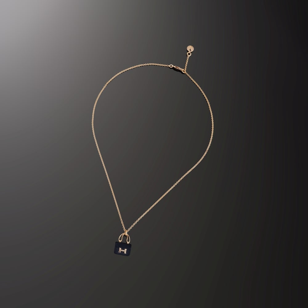 Hermès Paris. Pendentif Amulettes Constance en or rose 750 °/°° et jade noir... (1 of 1)
