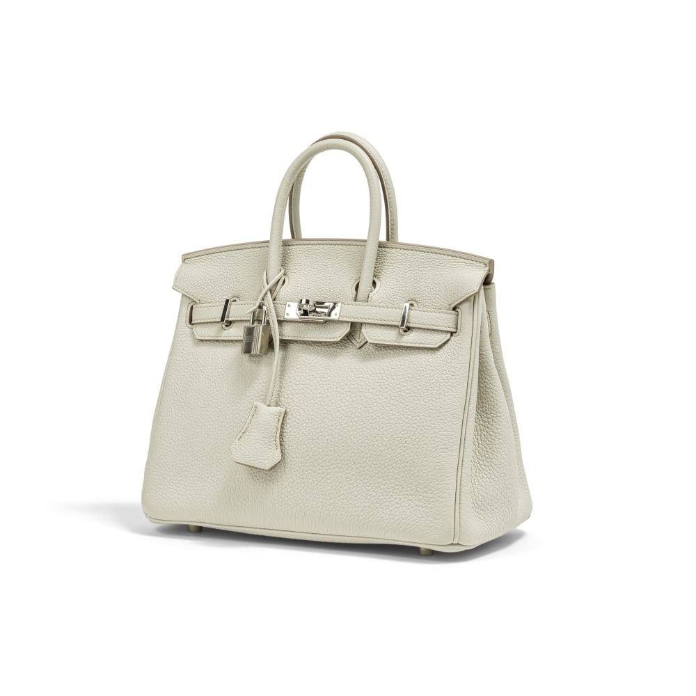 Hermès Paris, année 2022. Sac Birkin 25 en veau Togo béton. Hermès Paris, ye...: Hermès Paris, année 2022. Sac Birkin 25 en veau Togo béton. Hermès Paris, year 2022. Birkin 25 bag in concrete Togo calfskin. Condition grade: A +. 25 x 20 x 13 cm. Footnotes: Exce