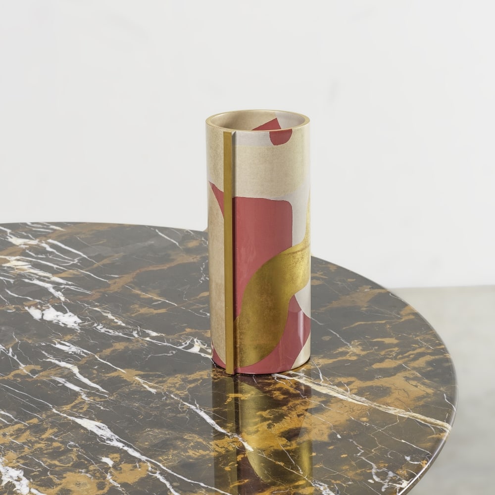 Hermès Paris. Vase Périmetre Rosacotta en porcelaine. Hermès Paris. Rosacotta Per...: Hermès Paris. Vase Périmetre Rosacotta en porcelaine. Hermès Paris. Rosacotta Perimeter Vase in porcelain. Patin en liège. Cork skate. Hauteur : 23 cm. Footnotes: Quelques petites 