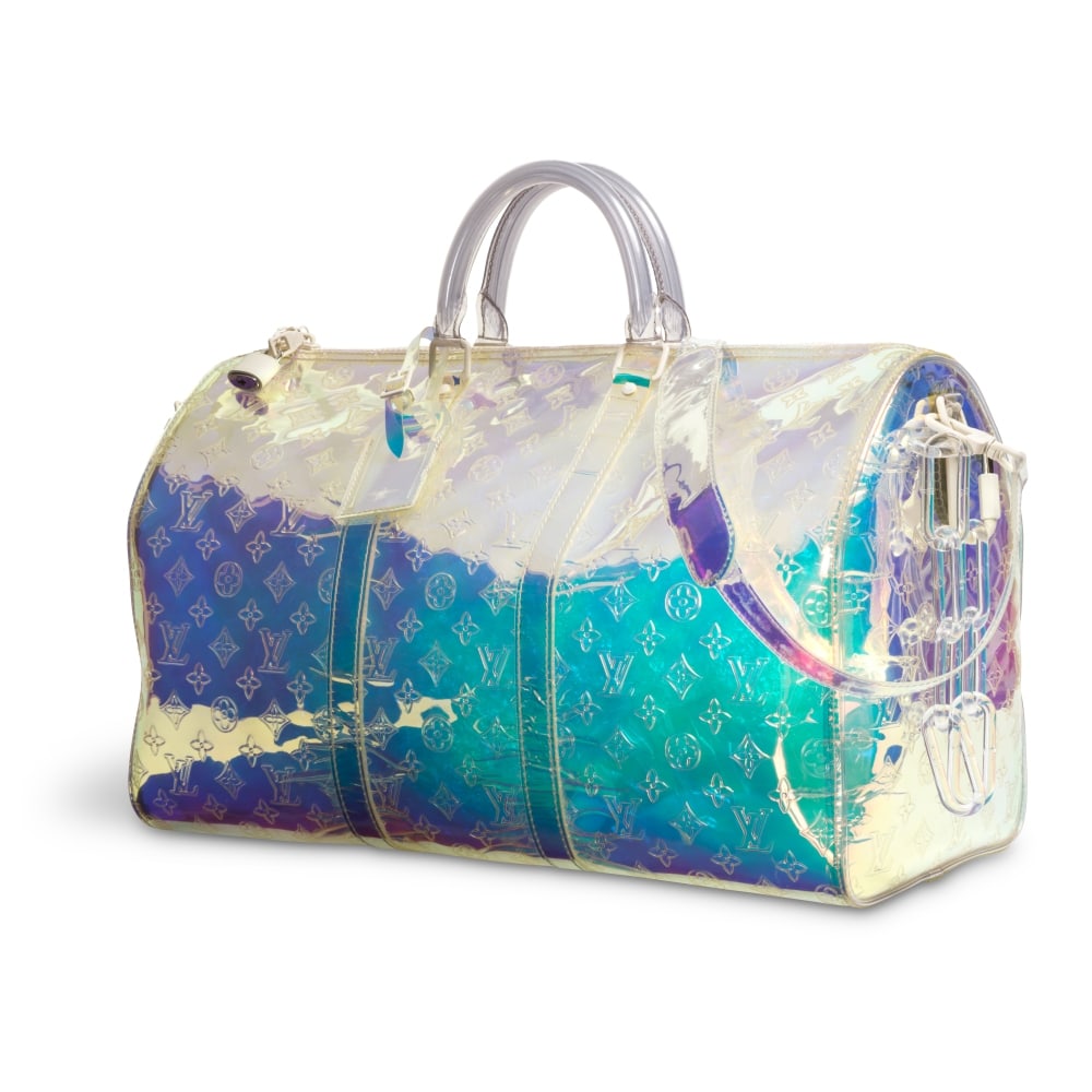Louis Vuitton X Virgil Abloh, Collection Homme Printemps/Eté 2019. Sac Keepall Bandouli...: Louis Vuitton X Virgil Abloh, Collection Homme Printemps/Eté 2019. Sac Keepall Bandoulière 50 en PVC irisé Prism. Louis Vuitton X Virgil Abloh, Men's Spring/Summer 2019 Collection. Keep