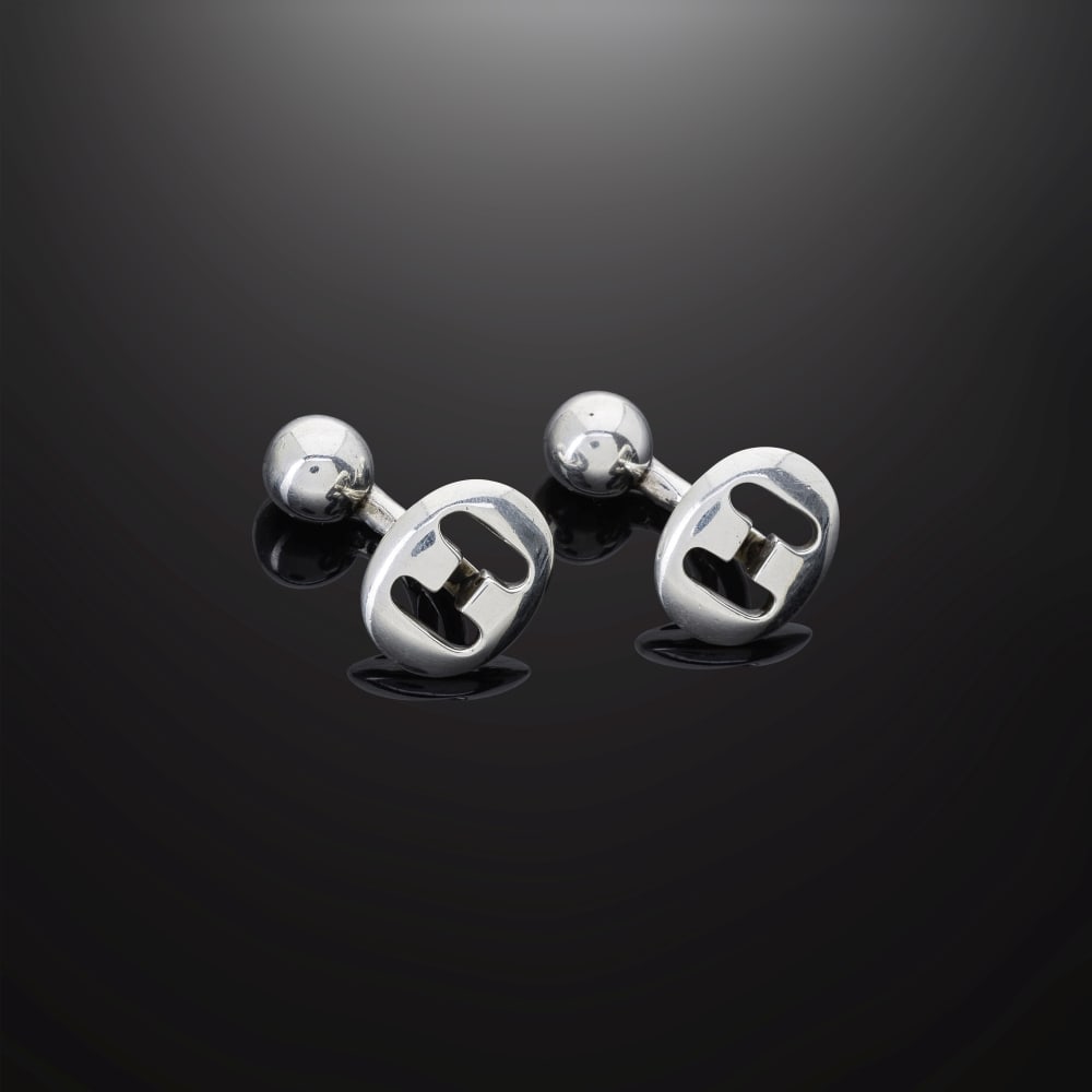 Hermès Paris. Paire de boutons de manchettes H en argent 925 °/°°. Hermè...: Hermès Paris. Paire de boutons de manchettes H en argent 925 °/°°. Hermès Paris. Pair of H cufflinks in 925 sterling silver. Poids/Weight total: 16,71 gr. Footnotes: Bon é