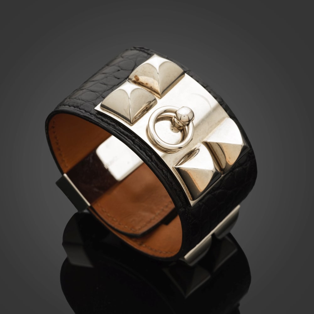 Hermès Paris. Bracelet Collier de Chien en Alligator noir mat et métal palladié. ...: Hermès Paris. Bracelet Collier de Chien en Alligator noir mat et métal palladié. Hermès Paris. Dog Collar Bracelet in matte black alligator and palladium-plated metal. Condition gr