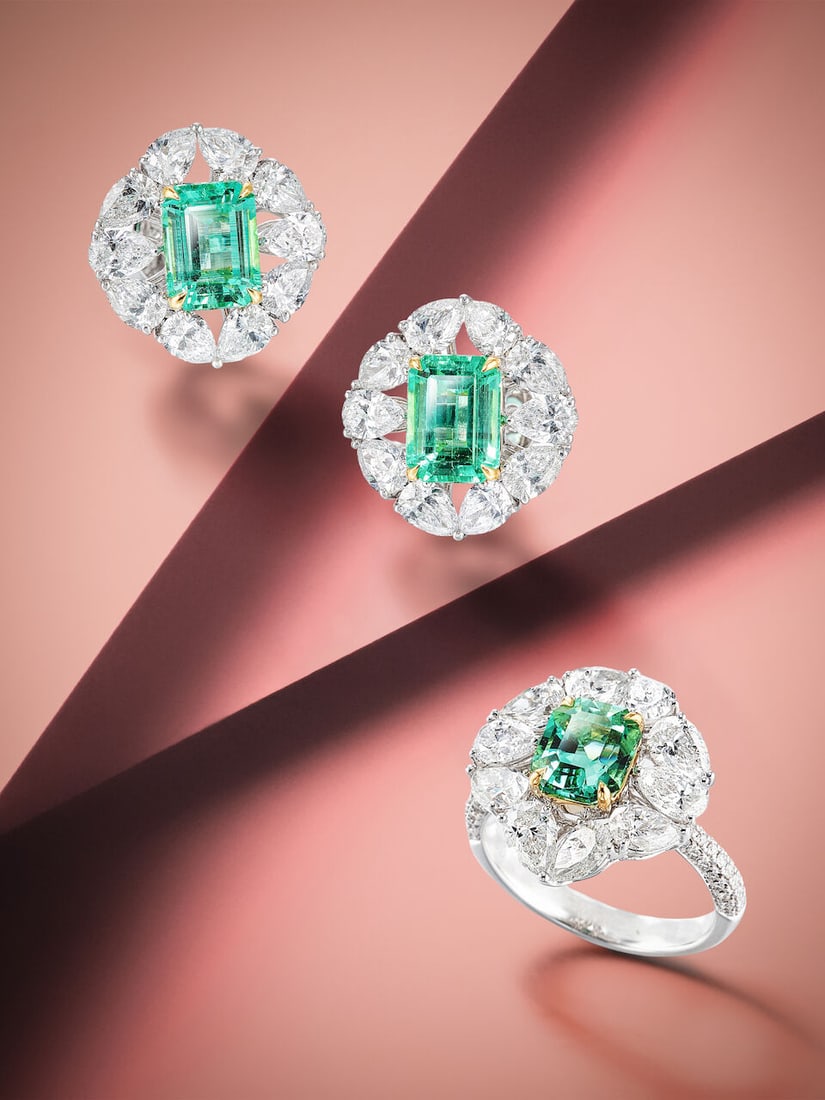 EMERALD AND DIAMOND RING AND EARRING SET (2): EMERALD AND DIAMOND RING AND EARRING