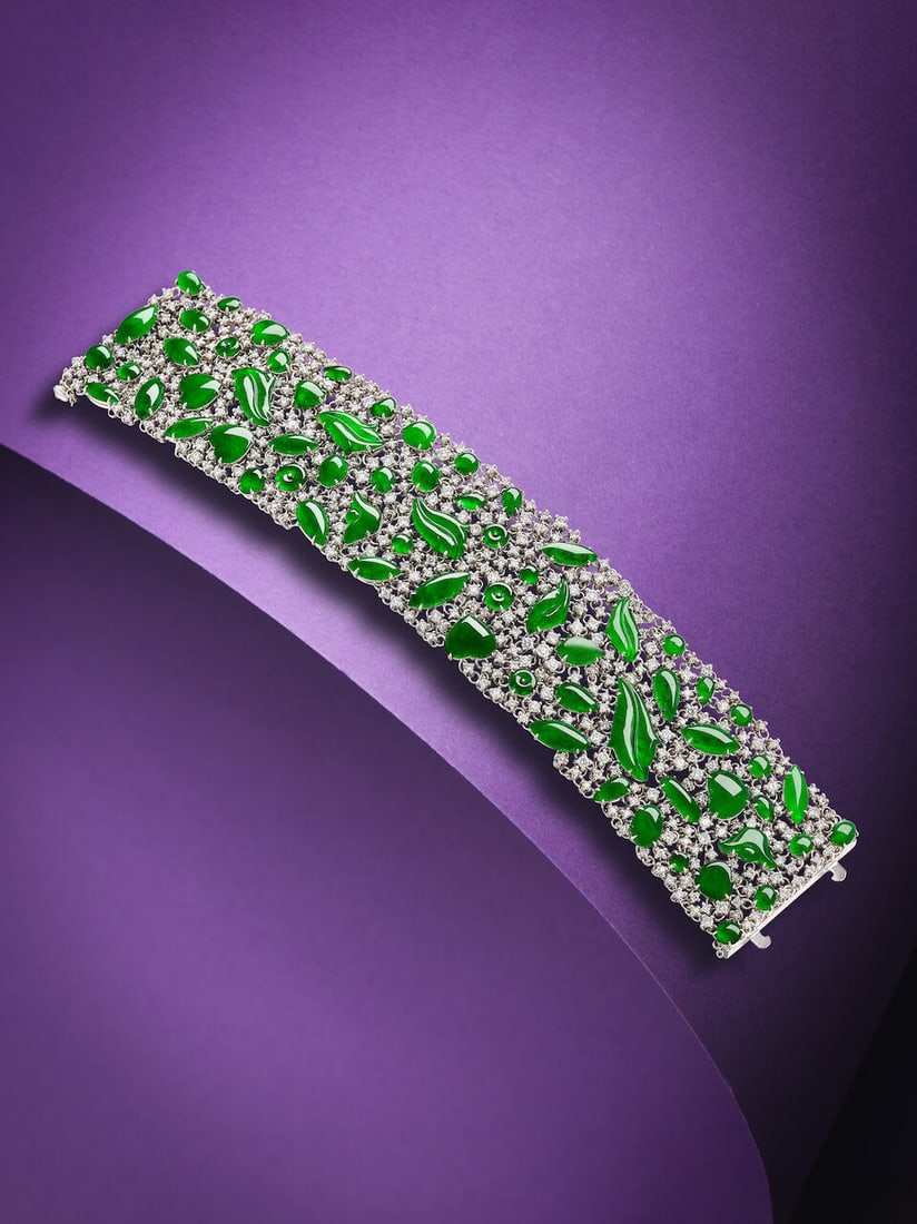 JADEITE AND DIAMOND BRACELET: JADEITE AND DIAMOND BRACELET 天然翡翠配鑽石手鍊 Certificate: HKKJJL, selected jadeite, natural, type A (SC155658, 8 December 2020) Selected jadeit