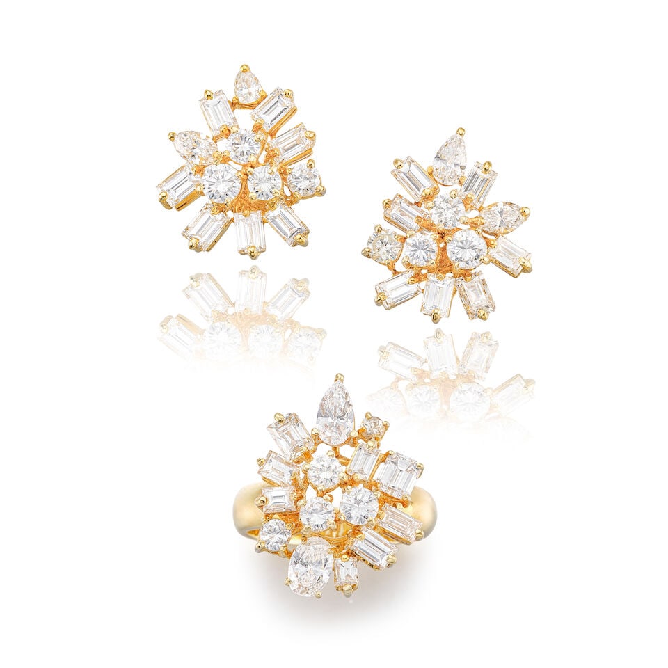 DIAMOND RING AND EARRING SET (2): DIAMOND RING AND EARRING SET 鑽石戒指及耳環套裝 Metal: 18 karat yellow gold Ring size: 6¾ Earring dimensions: 2.0 x 1.6cm Gross weight: ring
