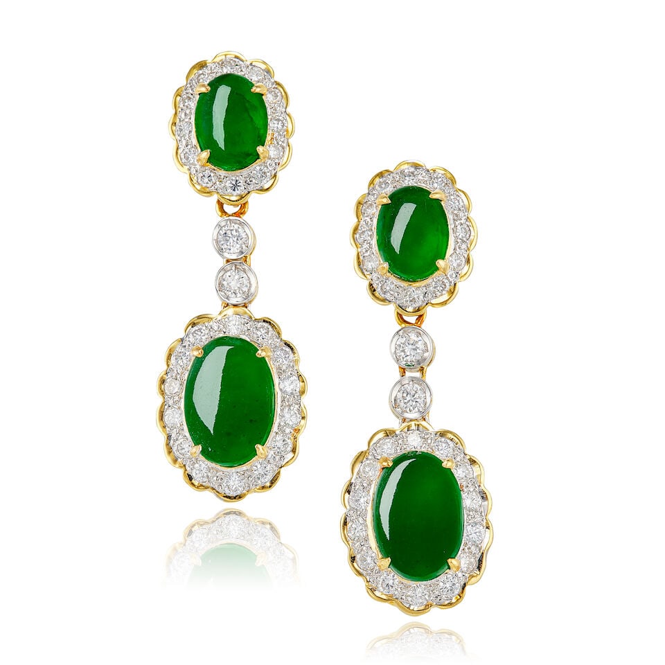 PAIR OF JADEITE AND DIAMOND PENDENT EARRINGS: PAIR OF JADEITE AND DIAMOND PENDENT EARRINGS 天然翡翠配鑽石吊墜項鍊 Certificate: HKJSL, selected jadeite, natural, type A (SJ 245932, 