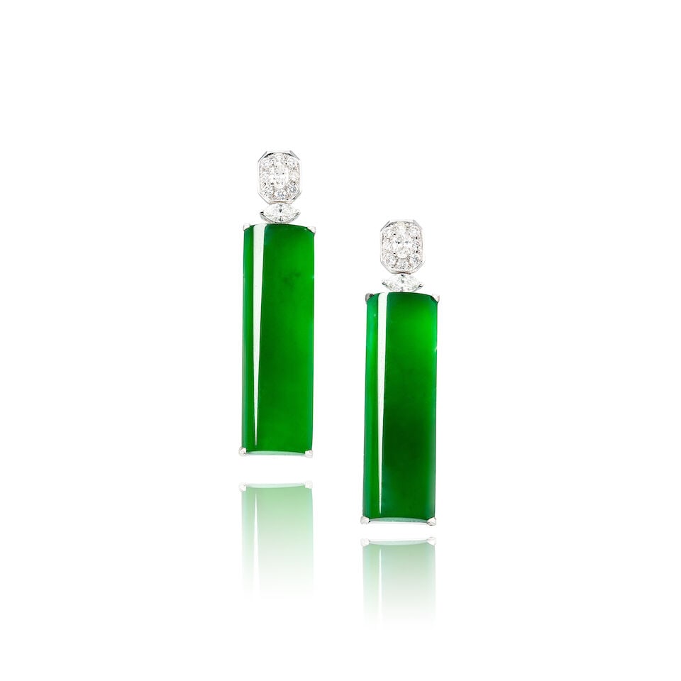 PAIR OF JADEITE AND DIAMOND PENDENT EARRINGS: PAIR OF JADEITE AND DIAMOND PENDENT EARRINGS 天然翡翠配鑽石吊墜耳環 Certificate: HKJSL, selected jadeite, natural, type A (SJ 254246, 