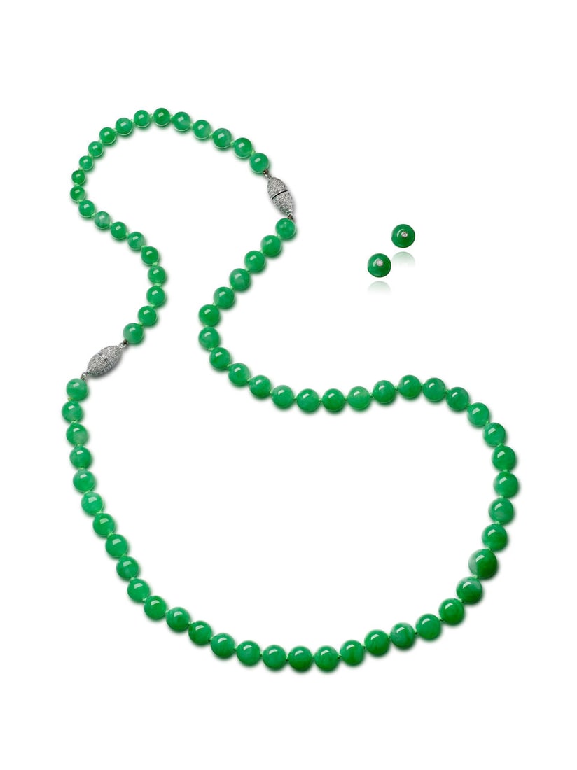 JADEITE BEAD AND DIAMOND NECKLACE AND EARRING SET (2): JADEITE BEAD AND DIAMOND NECKLACE AND EARRING SET 天然翡翠配鑽石項鍊及耳環套裝 Certificates: 2 HKJSL, selected jadei