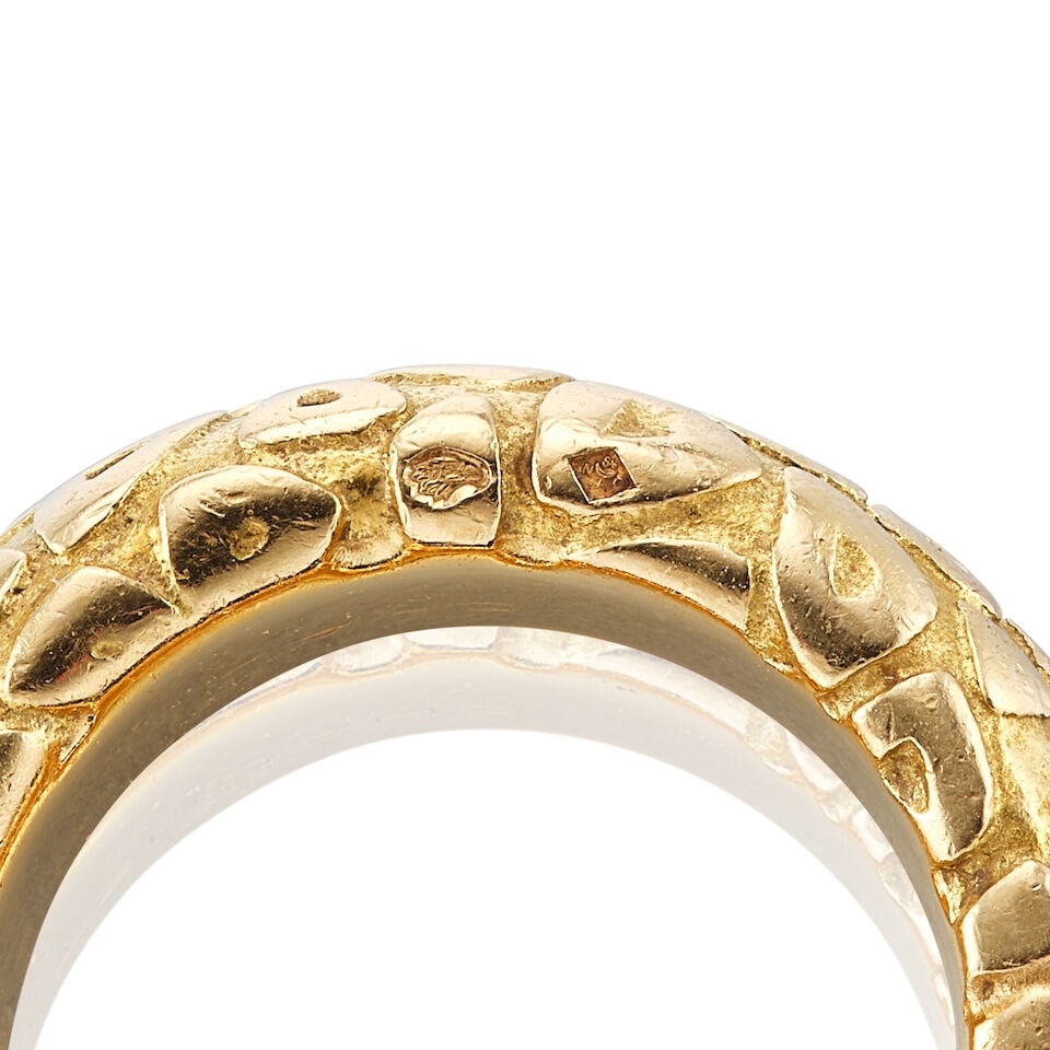 CHAUMET PARIS: GOLD RING AND EARCLIP SET (2) - 5