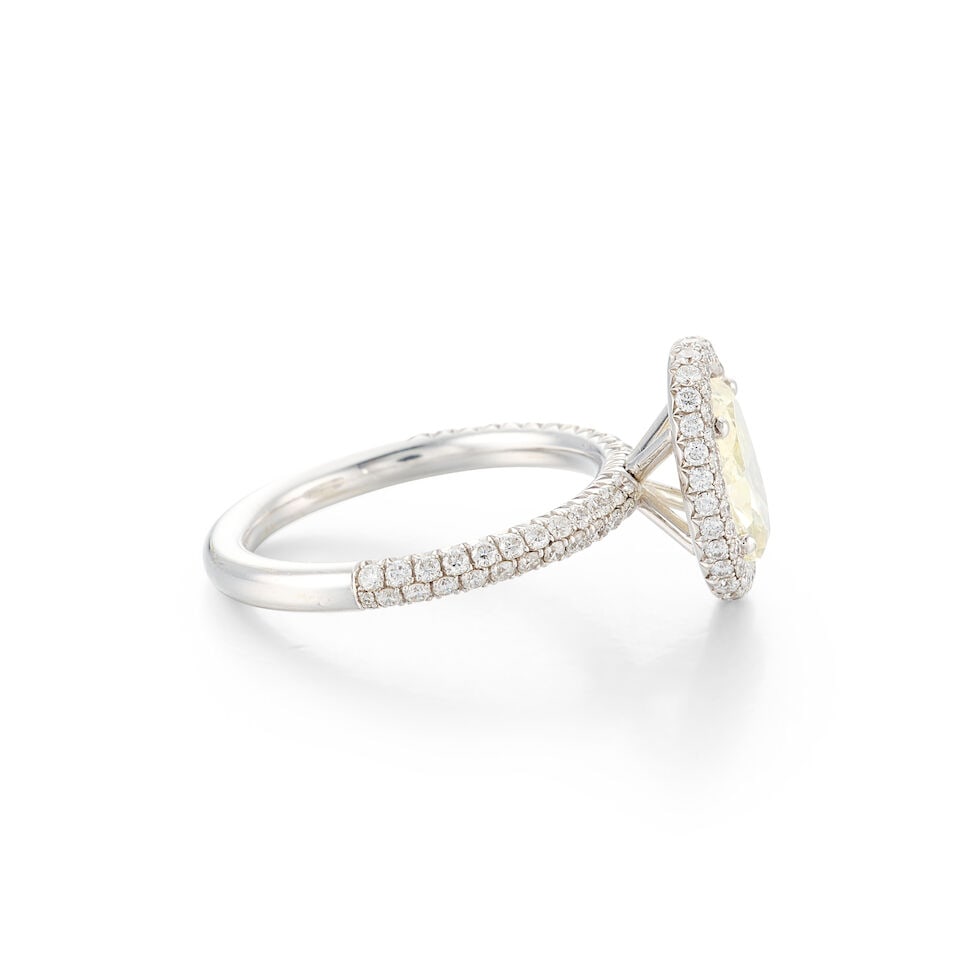 FANCY YELLOW DIAMOND AND DIAMOND RING - 2