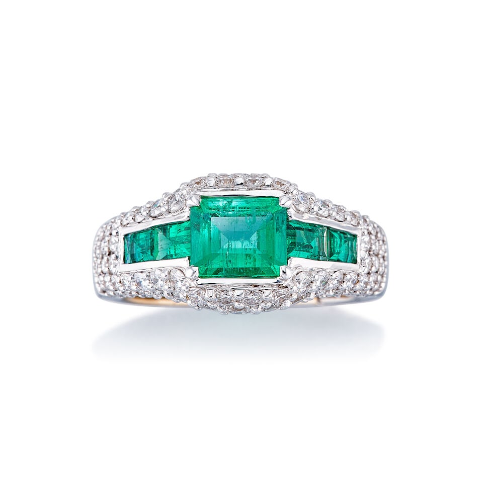EMERALD AND DIAMOND RING: EMERALD AND DIAMOND RING 祖母綠配鑽石戒指 Emeralds: stamped 1.08cts Metal: 18 karat white gold Ring size: 4½ Gross weight: 6.1g For further