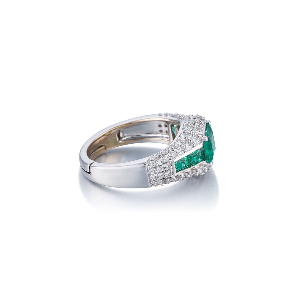 EMERALD AND DIAMOND RING - 2