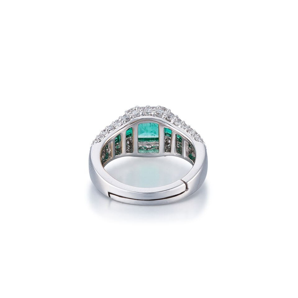 EMERALD AND DIAMOND RING - 3