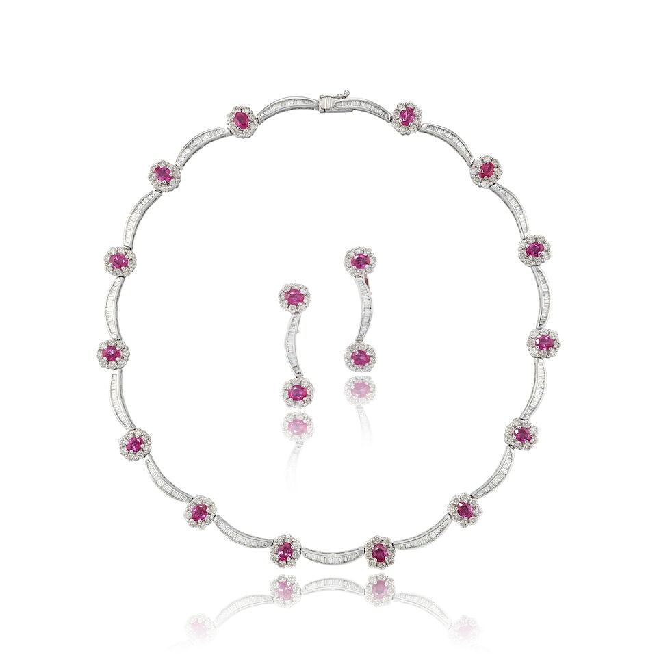 RUBY AND DIAMOND NECKLACE AND EARCLIP SET (2): RUBY AND DIAMOND NECKLACE AND EARCLIP SET 紅寶石配鑽石項鍊及耳夾套裝 Certificate: GIA, selected ruby, natural, purplish