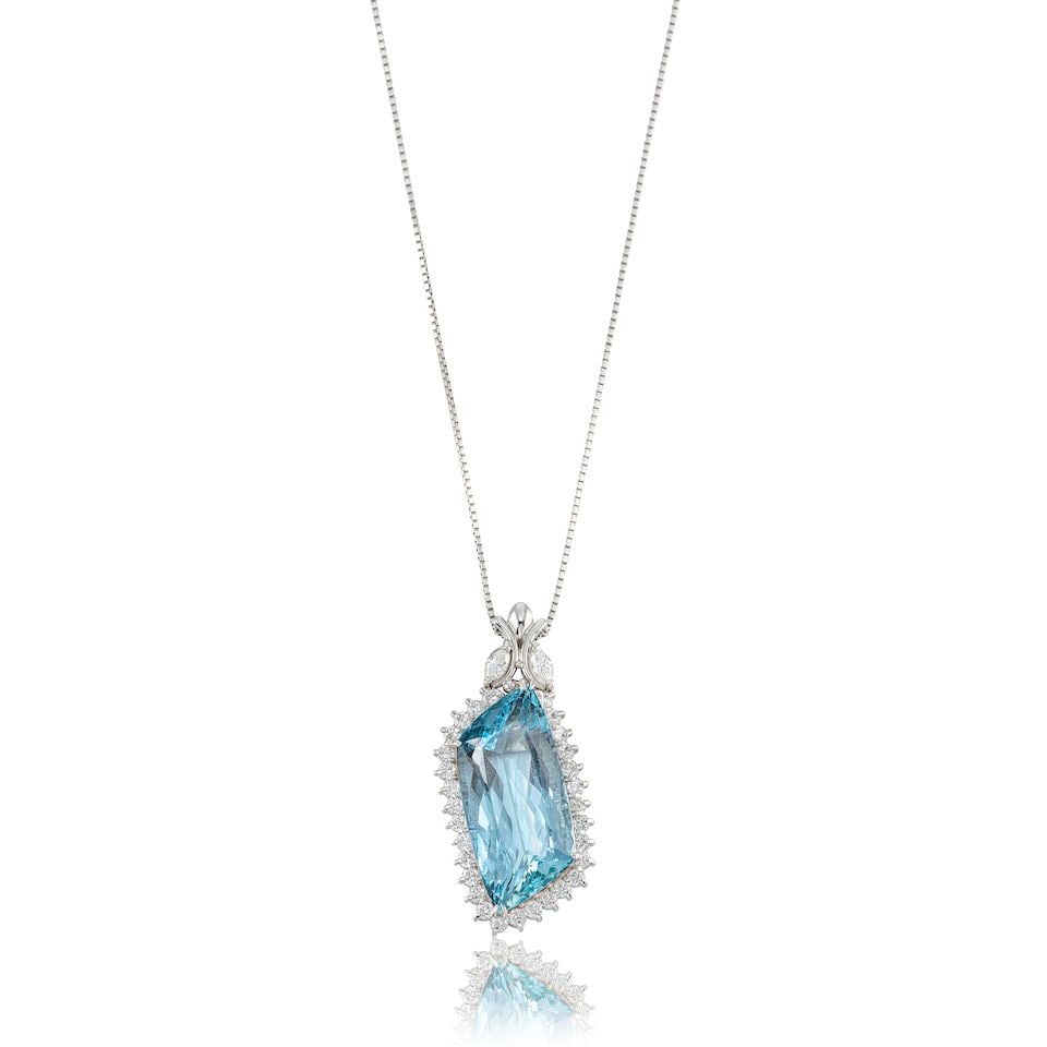 AQUAMARINE AND DIAMOND PENDANT NECKLACE: AQUAMARINE AND DIAMOND PENDANT