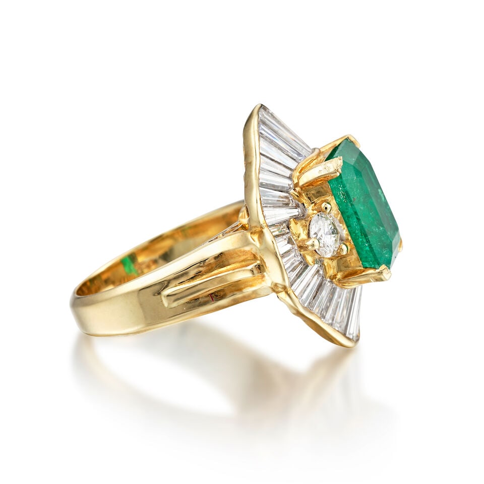 EMERALD AND DIAMOND RING - 2