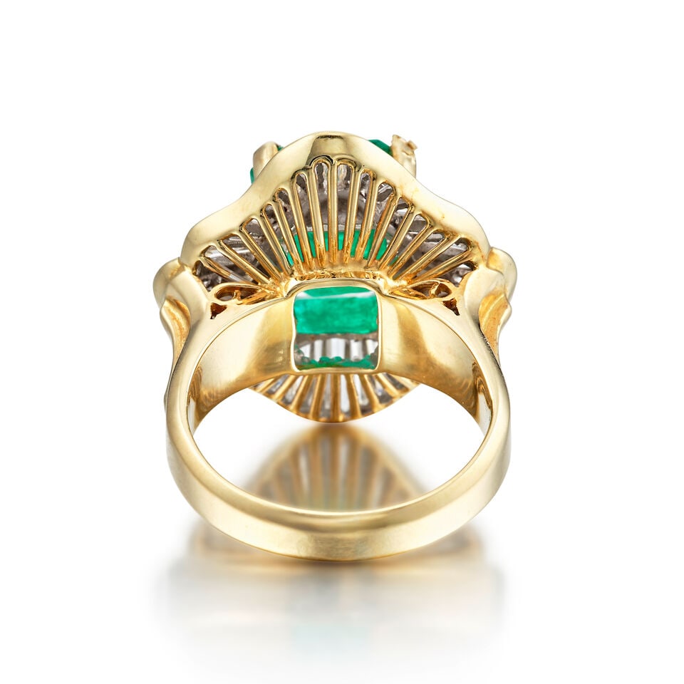 EMERALD AND DIAMOND RING - 3