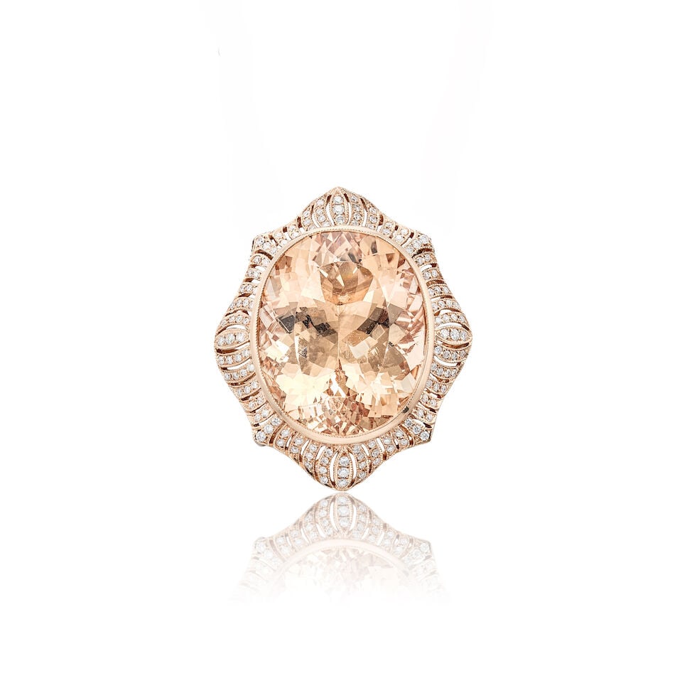 MORGANITE AND DIAMOND PENDANT: MORGANITE AND DIAMOND PENDANT 35.34克拉天然摩根石配鑽石吊墜 Certificate: ICA, morganite beryl, natural, 35.34cts, pinkish