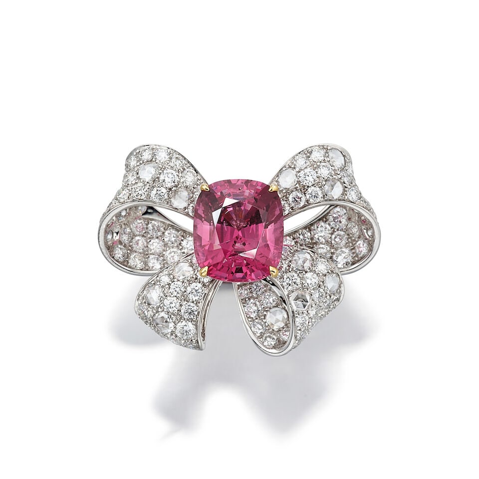 SPINEL AND DIAMOND RING: SPINEL AND DIAMOND RING 天然「緬甸」未經加熱處理尖晶石配鑽石戒指 Certificate: