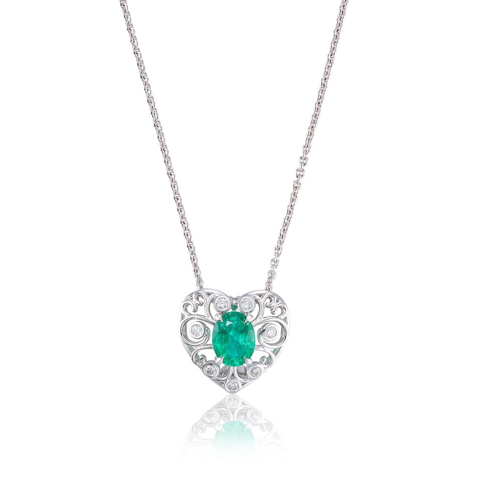 EMERALD AND DIAMOND PENDANT NECKLACE: EMERALD AND DIAMOND PENDANT NECKLACE 祖母綠配鑽石吊墜項鍊 Emerald: approx. 1.30cts Metal: 18 karat white gold Length: pendant 1.5cm; necklac