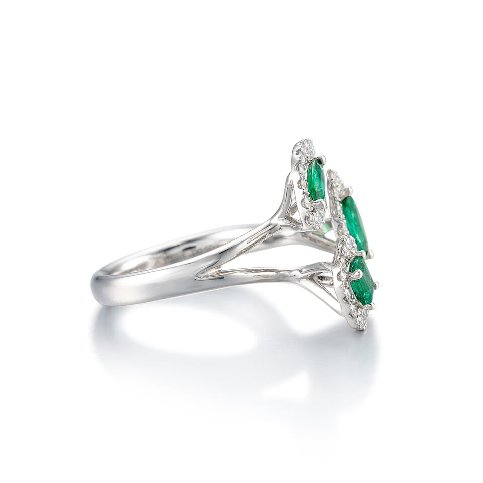 EMERALD AND DIAMOND RING - 2