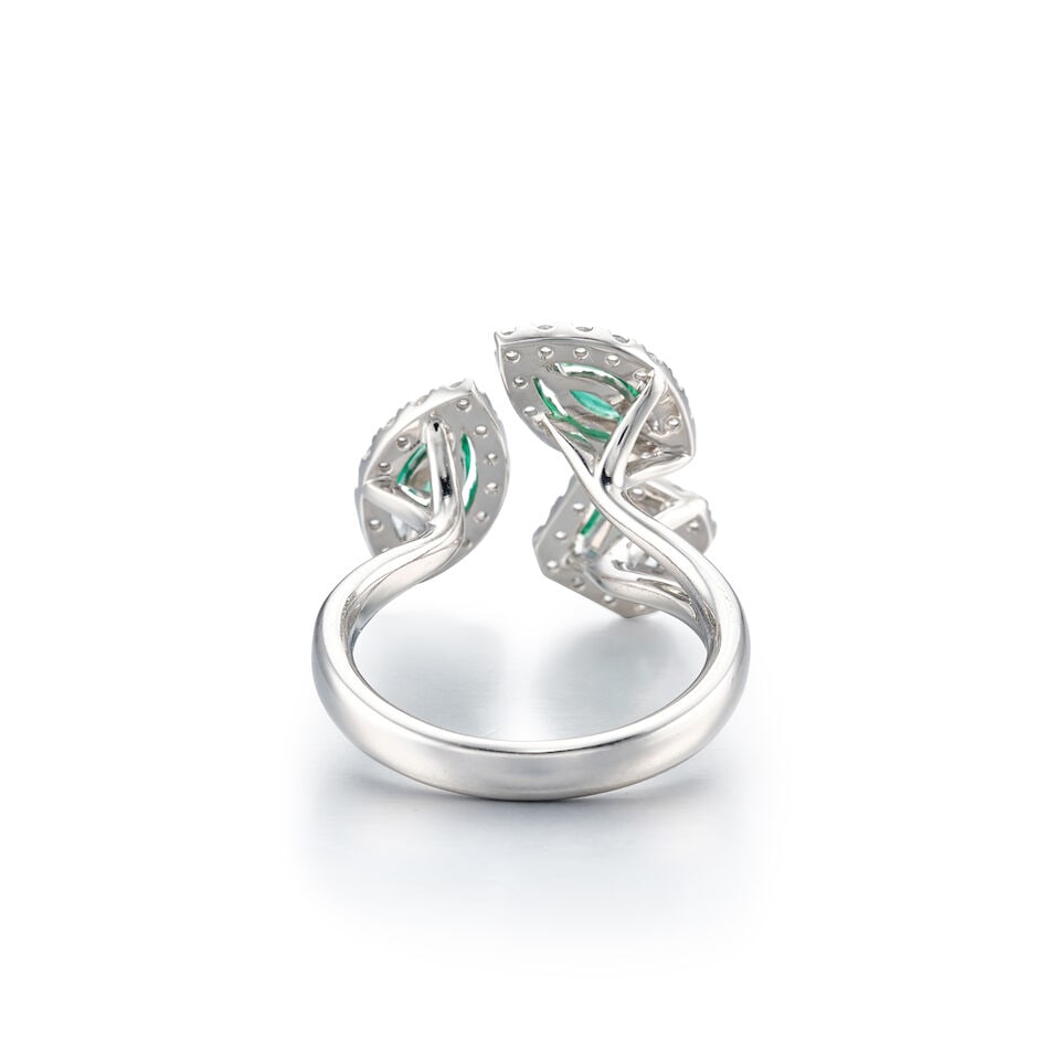 EMERALD AND DIAMOND RING - 3