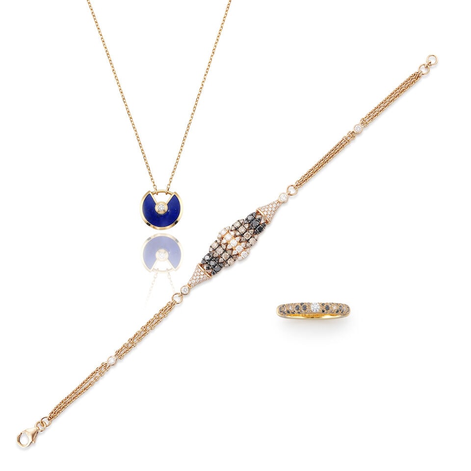 CARTIER: 'AMULETTE DE CARTIER' NECKLACE; COLOURED DIAMOND AND DIAMOND RING AND BRACELET (3): CARTIER: 'AMULETTE DE CARTIER' NECKLACE; COLOURED DIAMOND AND DIAMOND RING AND BRACELET 卡地亞：「Amulette de