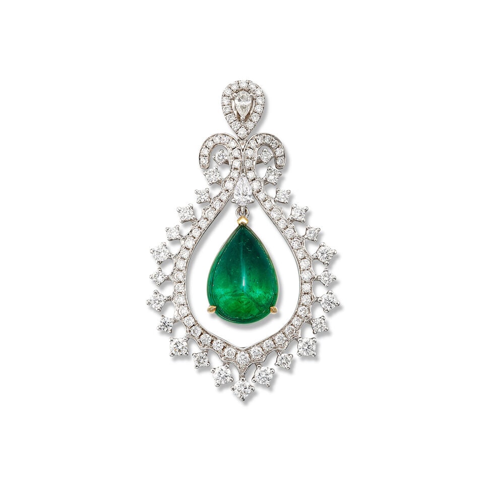 EMERALD AND DIAMOND PENDANT: EMERALD AND DIAMOND PENDANT 天然「沃頓綠」祖母綠配鑽石吊墜 Certificate: Guild, emerald, natural, vivid green