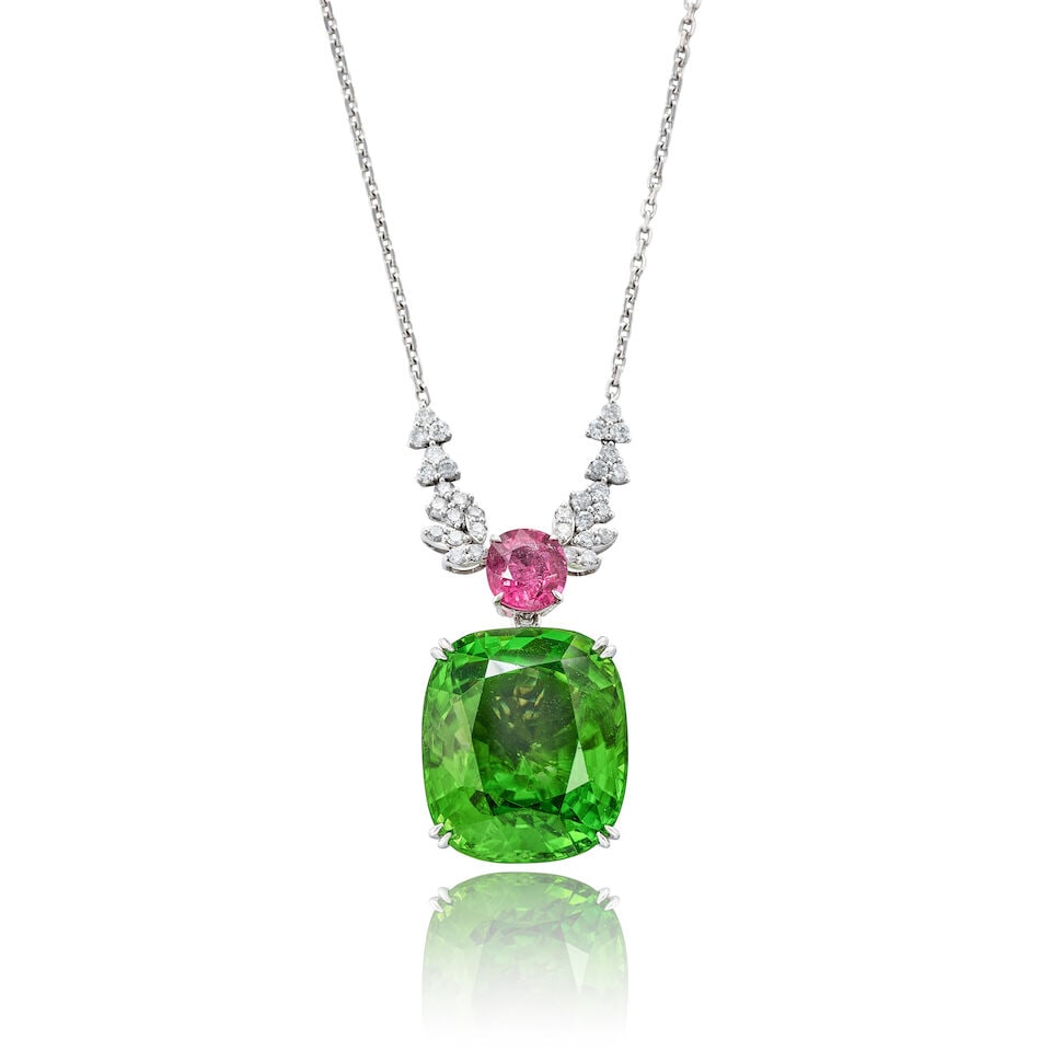 PERIDOT, TOURMALINE AND DIAMOND PENDANT NECKLACE: PERIDOT, TOURMALINE AND DIAMOND PENDANT