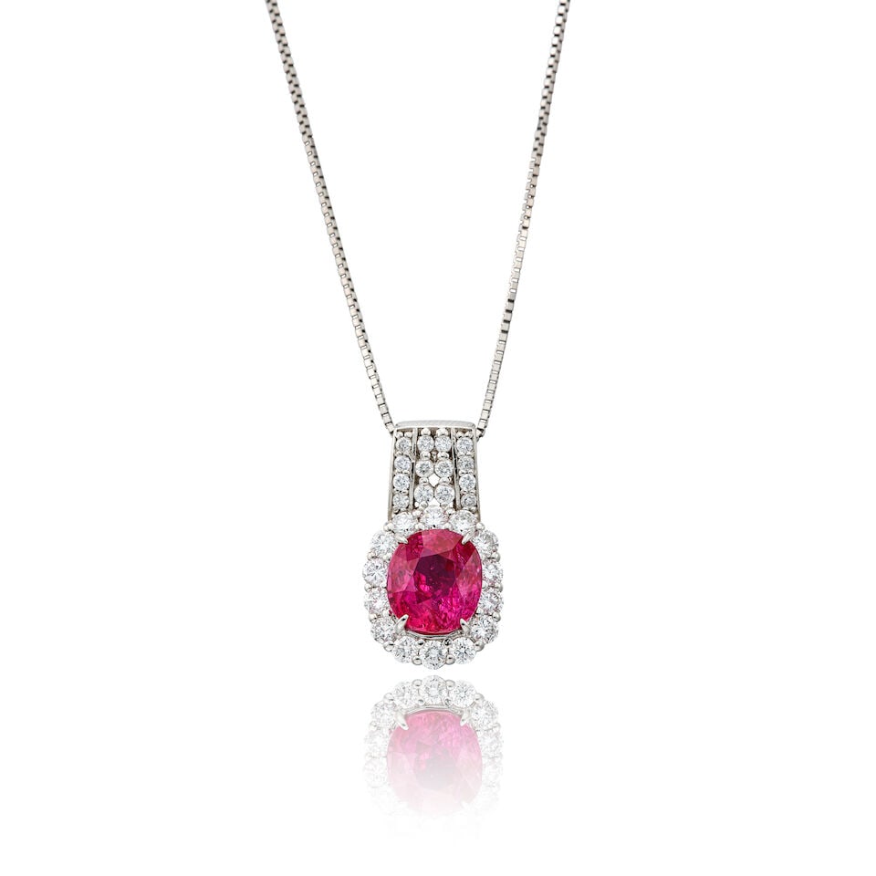 RUBY AND DIAMOND PENDANT NECKLACE: RUBY AND DIAMOND PENDANT