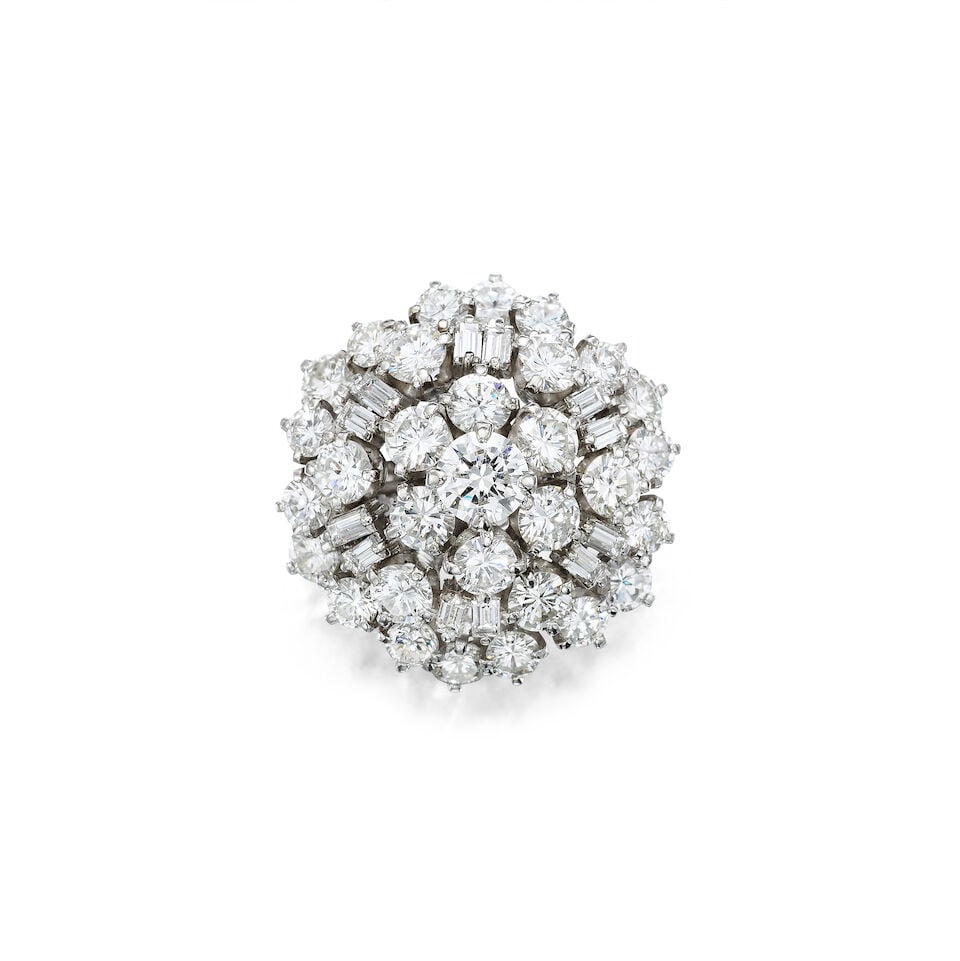 DIAMOND DRESS RING: DIAMOND DRESS RING 鑽石戒指 Diamonds: approx. 6.90cts Metal: 6 karat white gold Ring size: 4¼ Gross weight: 12.5g For further information on this lot please visit