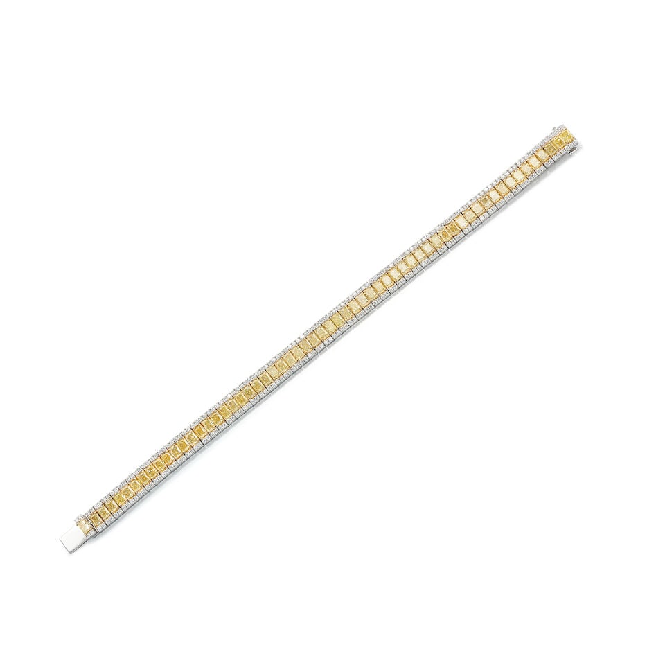COLOURED DIAMOND AND DIAMOND BRACELET: COLOURED DIAMOND AND DIAMOND BRACELET 彩色鑽石配鑽石手鍊 Coloured diamonds: 60pcs, approx. 9.30cts Diamonds: approx. 1.35cts Metal: 18 karat