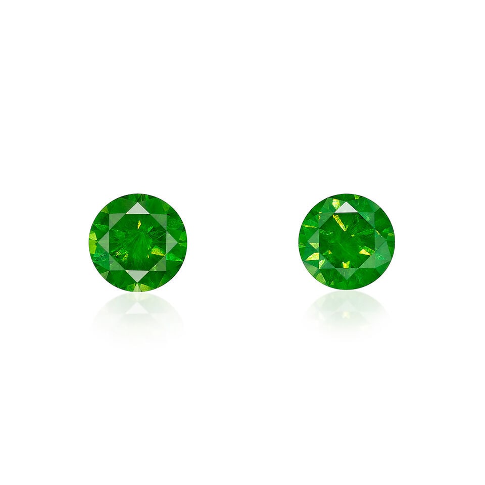 PAIR OF UNMOUNTED DEMANTOID GARNETS: PAIR OF UNMOUNTED DEMANTOID GARNETS 3.51及3.10克拉天然「俄羅斯」翠榴石 Certificate: Guild, demantoid garnets, natural, 3.5