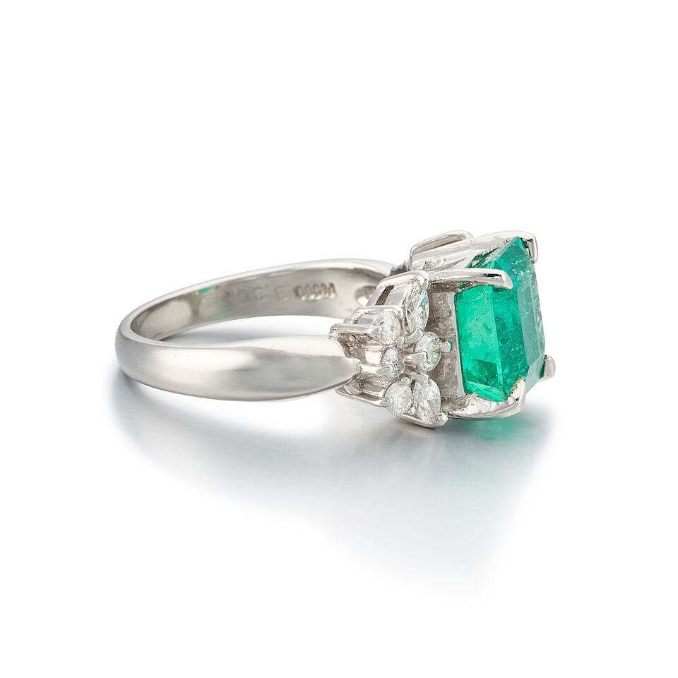 EMERALD AND DIAMOND RING - 3