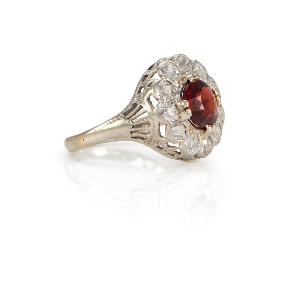 VINTAGE GOLD, DIAMOND AND GARNET RING - 2