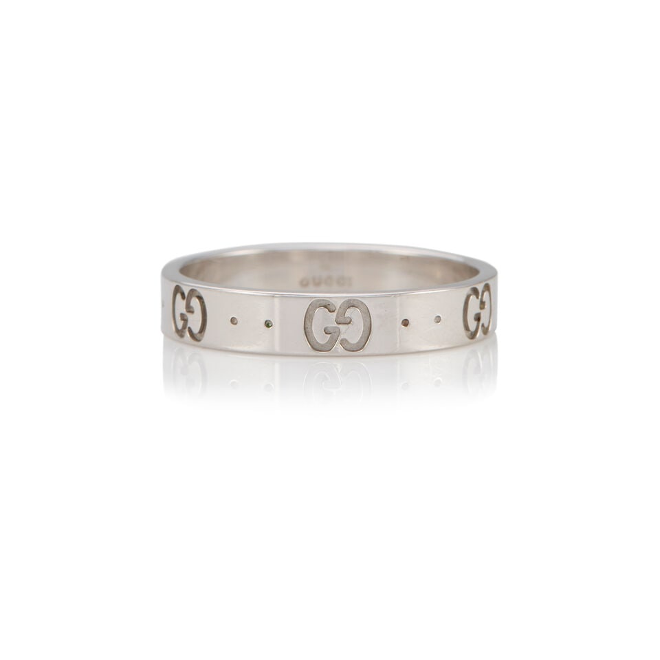 GUCCI: 18K GOLD 'ICON' BAND RING: GUCCI: 18K GOLD 'ICON' BAND RING • 18k white gold • Signed GUCCI • Size 8 3/4 • Estimated gross weight: 4.1 grams Footnotes: Overall condition, good Metal stamped and tested