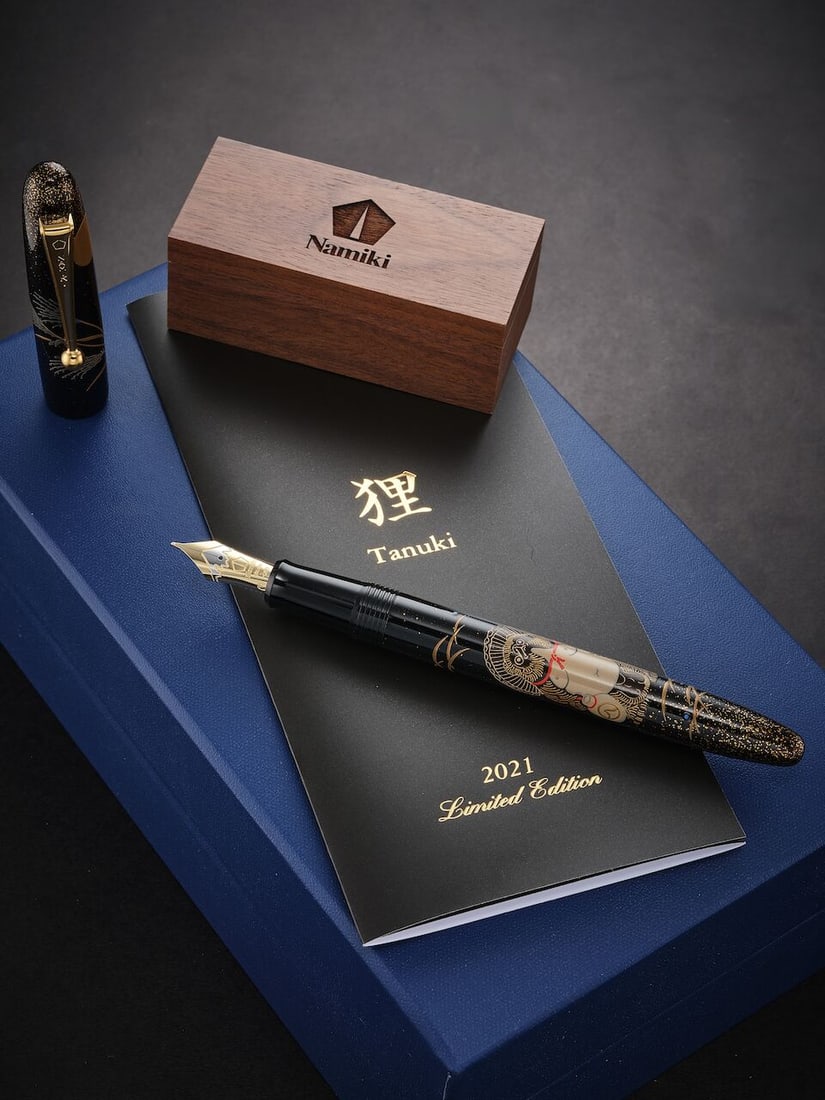 [NO RESERVE] NAMIKI | YUKARI 'TANUKI', A LIMITED EDITION TOGIDASHI-HIRA MAKI-E AND LACQUER FOUNT... (1 of 4)
